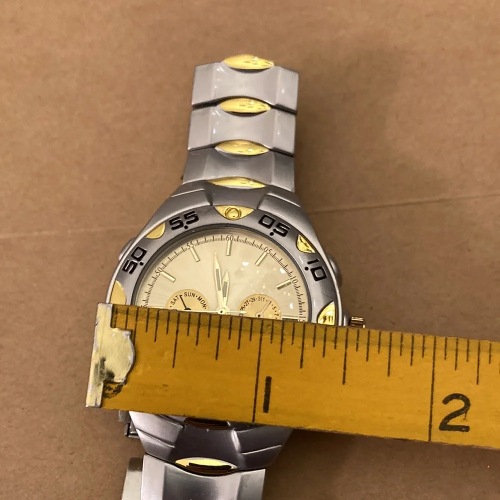Men’s EUC stainless back WRISTWATCH with NEW Batery; Metal Band ,Easy-open Catch